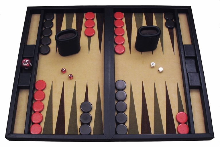 Comment place t-on les pions au backgammon ?