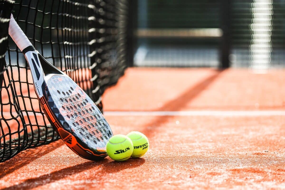 Pourquoi faire un stage padel à Toulouse
